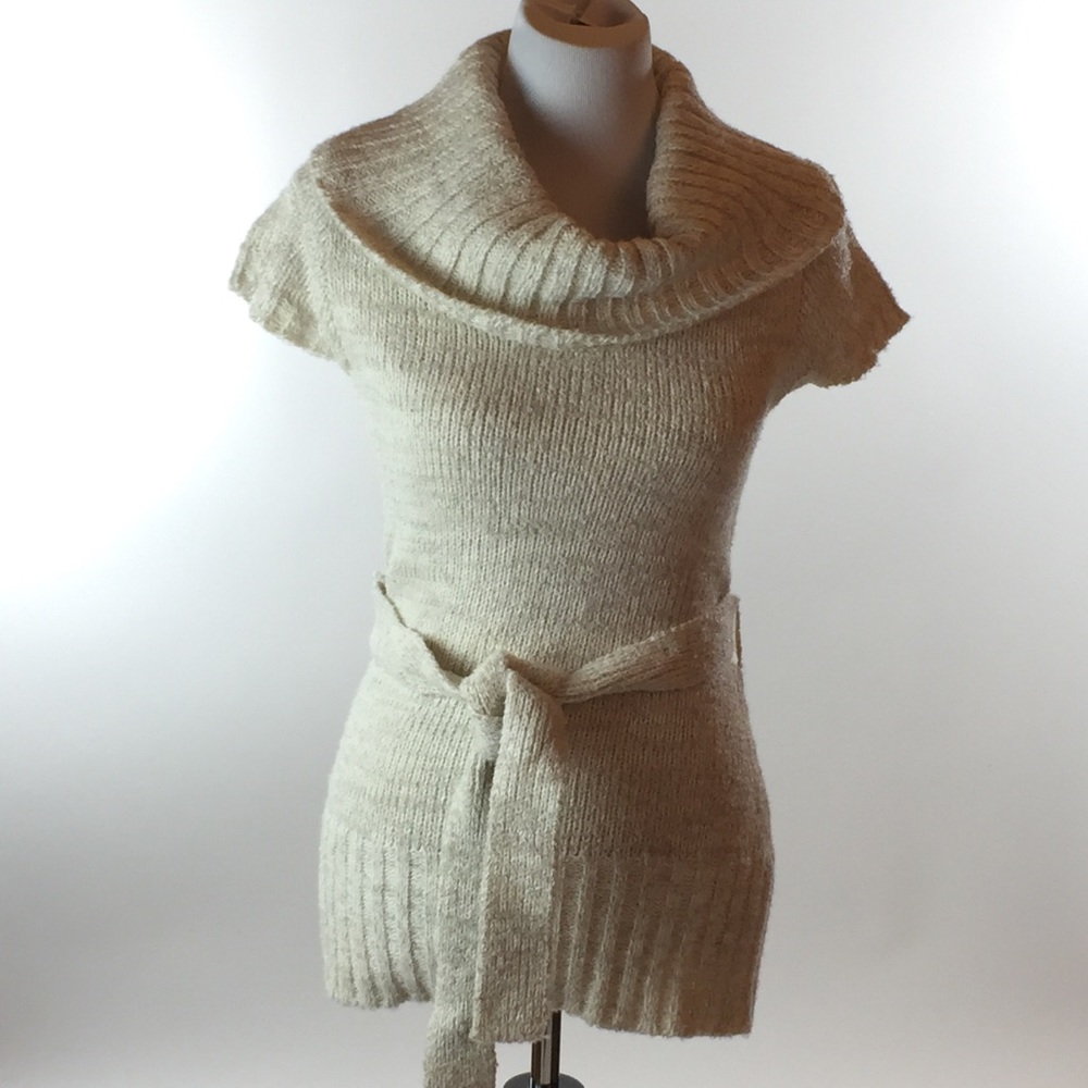 Twenty-one shirt sleeves sweater tunic ties cream